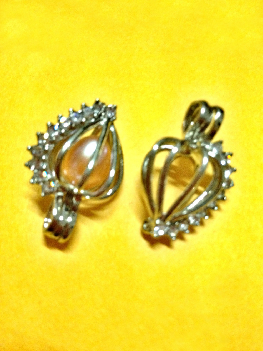 Heart-shaped gem pendant