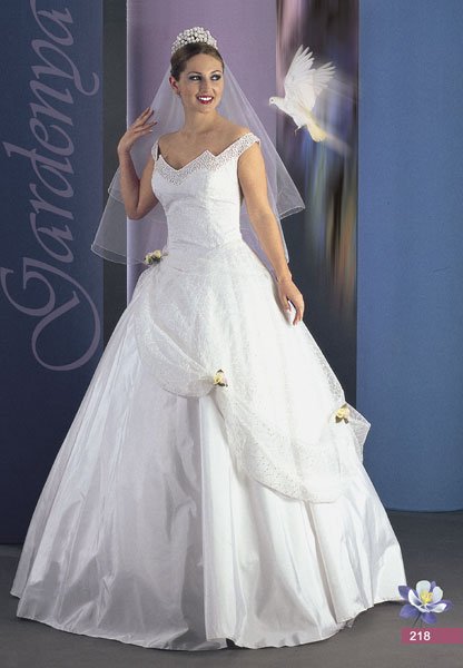 http://img.alibaba.com/photo/10942437/Wedding_Dress_And_Night_Dress.jpg