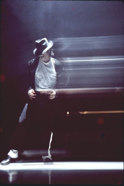 http://img.alibaba.com/photo/11076643/Michael_Jackson_In_Motion.jpg