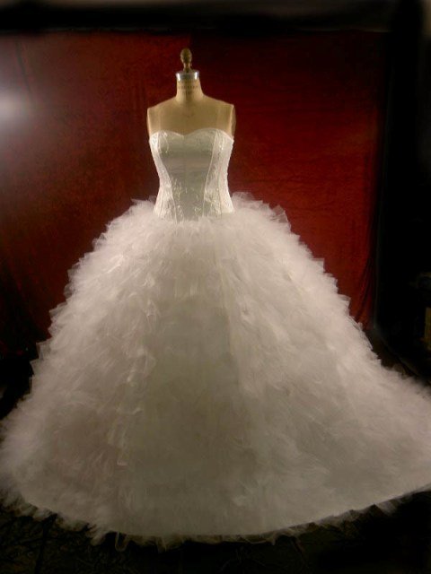 Wedding Gown, Wedding Dress Sample in Perfect Bidal Gown
