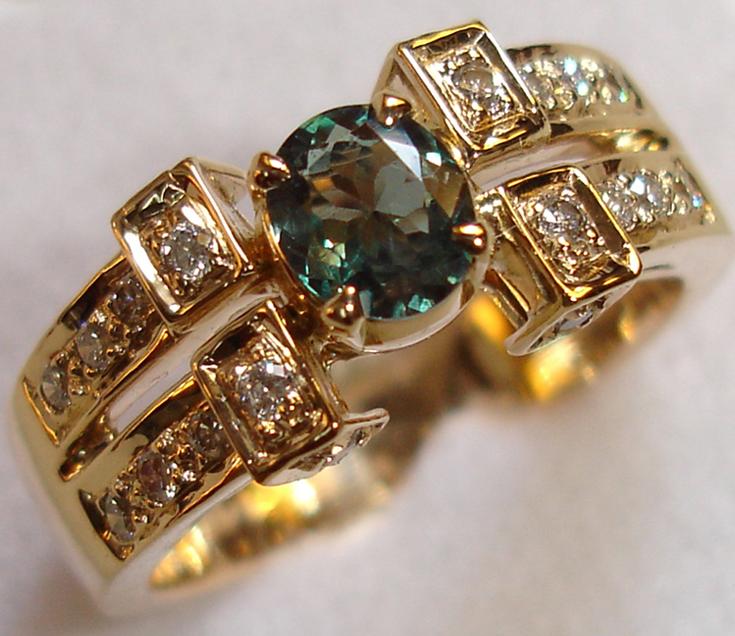 http://img.alibaba.com/photo/11147338/Natural_Alexandrite_Diamonds_Gold_Jewellery.jpg
