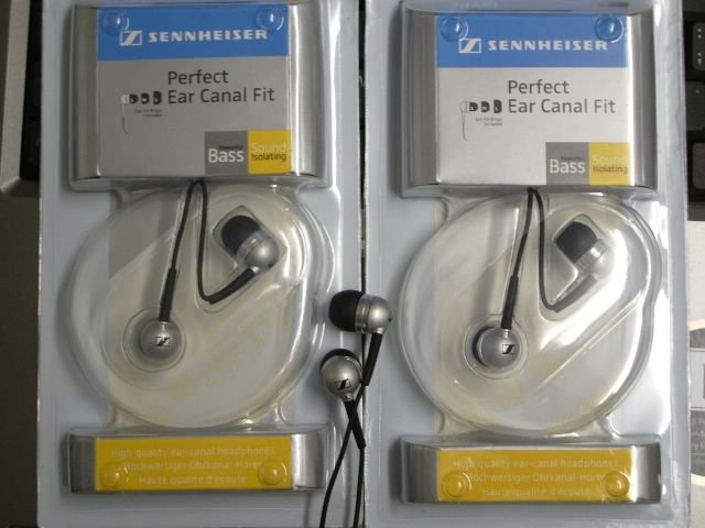Sennheiser_CX300_In_ear_Headph_Only_25.jpg