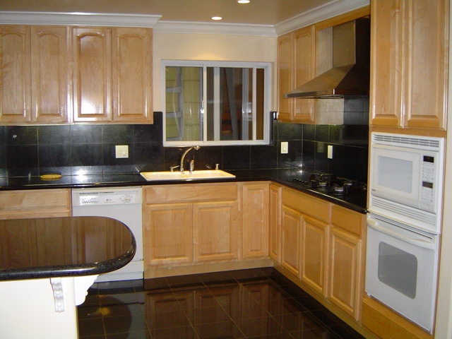 Kitchen cabinets pictures gallery Solid Wood Honey Maple Assembled Kitchen Cabinets
