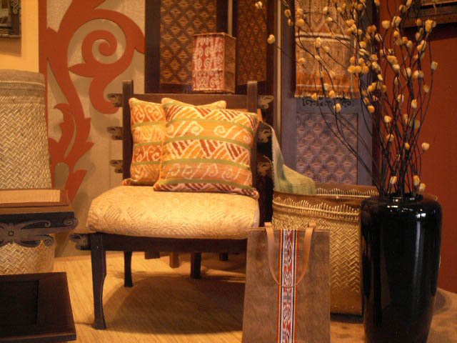 http://img.alibaba.com/photo/11609961/Home_Decoration_Furniture.jpg