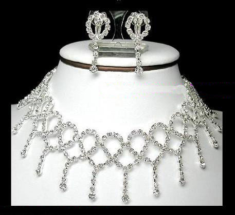 Elegant_Bridal_Crystal_And_Pearl_Necklace_And_Earrings_Sets.jpg