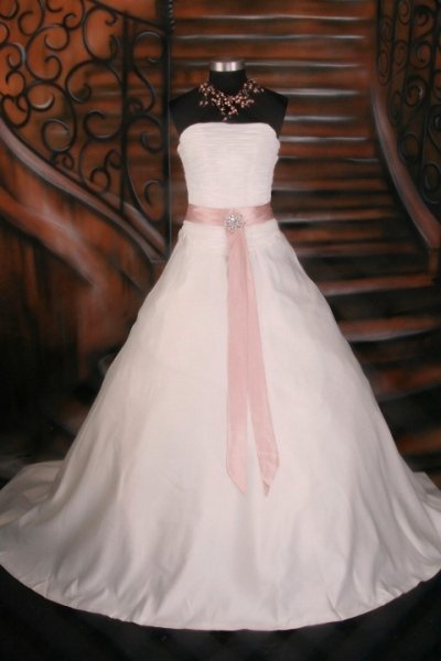 975_Wedding_Gowns_With_Underskirt.jpg