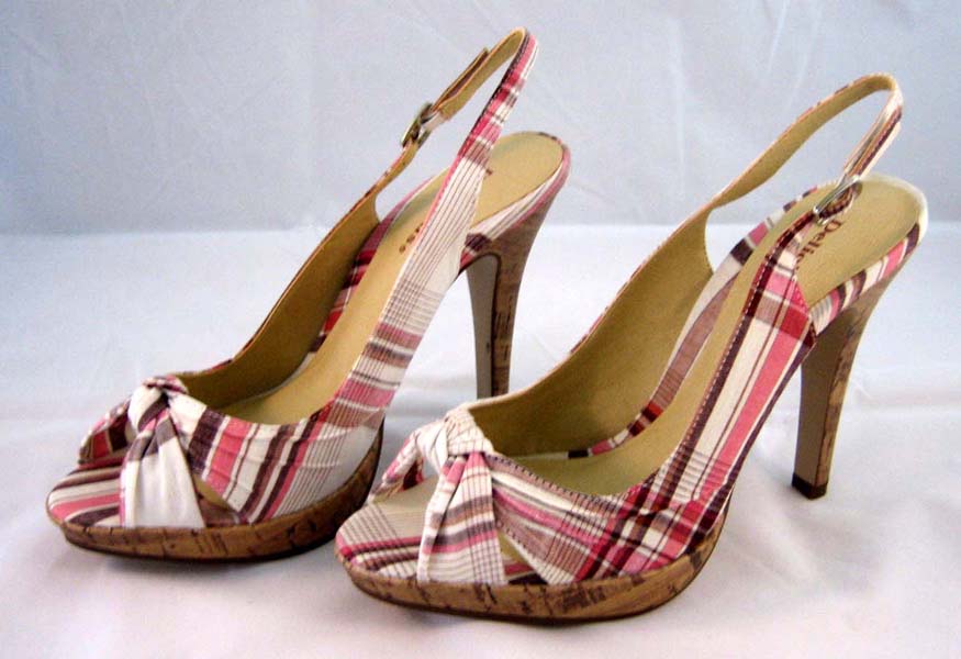 http://img.alibaba.com/photo/12218906/Women_s_Shoes_Delicious_Brand_Heels.jpg