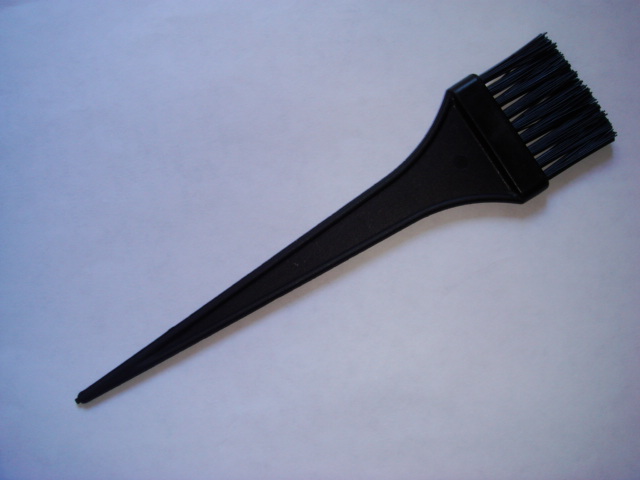 Standard black 7" brush for applying hair color dye. Standard black 7" brush