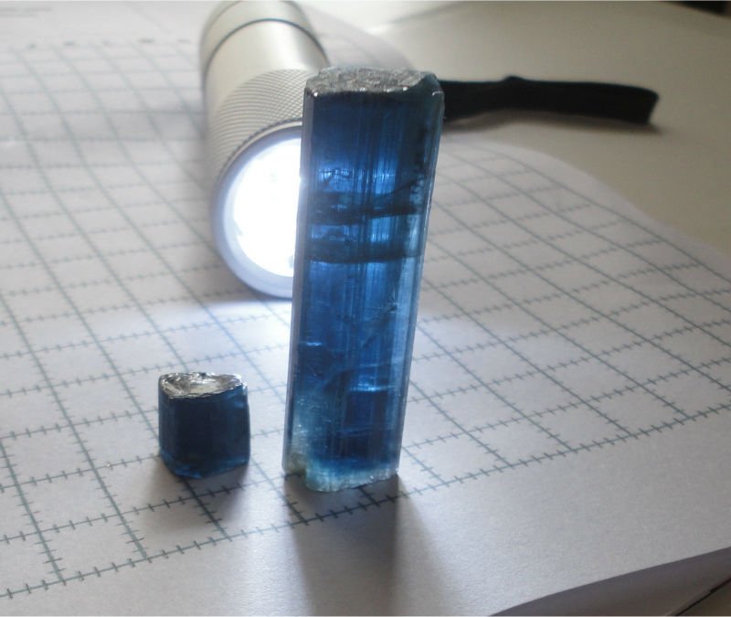 Les grandes familles de pierre, les tourmalines BLUE_TOURMALINE_BRASIL