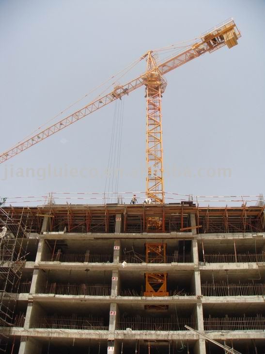 Télescopage sur dalle Sell_inside_climbing_tower_crane