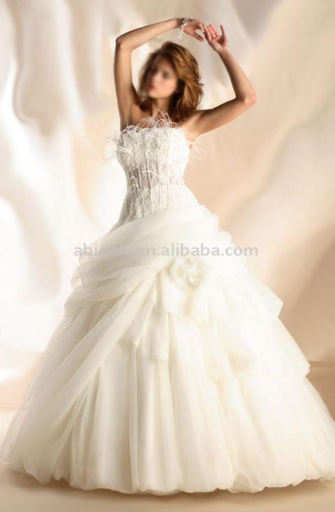So it is very important to choose a right ball gown wedding dresses for the