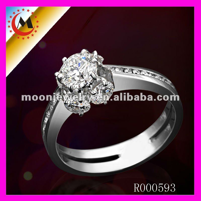 ... white_gold_diamond_ring_horse_engagement_rings_rings_made_of_stone.jpg
