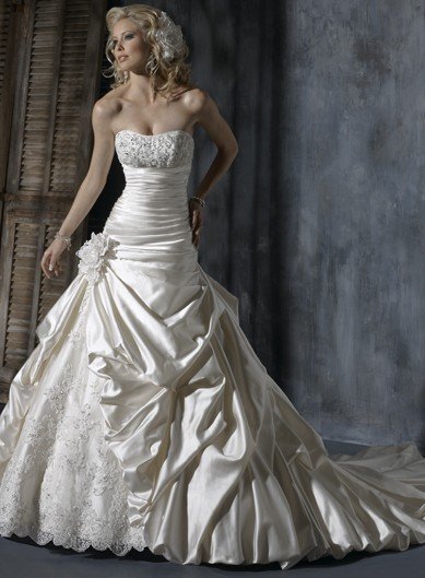 Sexy Style satin A line Sleeveless Lace up Wedding Dresses Strapless Wedding