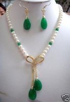 Nuevo diseño en blanco perla y collar de jade verde pendiente (China (continental))