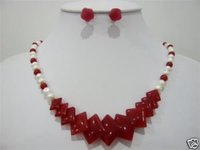 Hermoso blanco perla de jade de color rojo pendiente collar (China (continental))