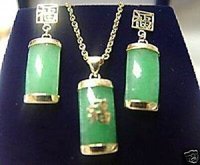 Verde hermoso conjunto de colgante pendientes de jade (China (continental))