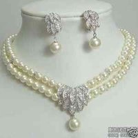Junoesque collar de perlas cultivadas, aretes, (China (continental))
