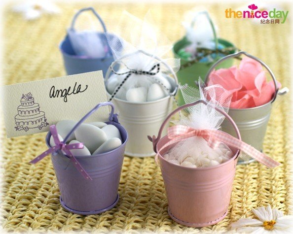 Tin Favor Pails offer matching Yarn Bag as free gift wedding candy box