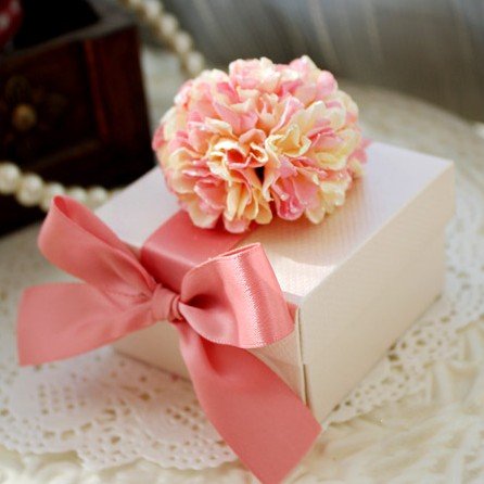 Wedding favors 100pcs candy box 3 color with rose flower decoration 