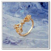 Corazón en el anillo del corazón, de cobre con anillo de oro de 18 quilates chapado, el anillo de CZ, un anillo de piedras preciosas, joyas de moda dedo anular (China (continental))