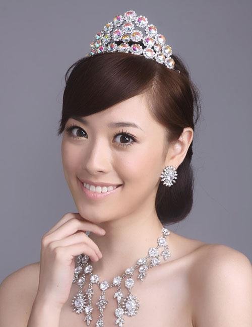 Bride Hair With Tiara. Wedding Tiara, Bridal Hair