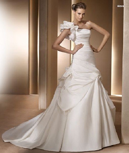 Strapless Wedding Dresses Elegant charm Wedding Gownperfect classic wedding