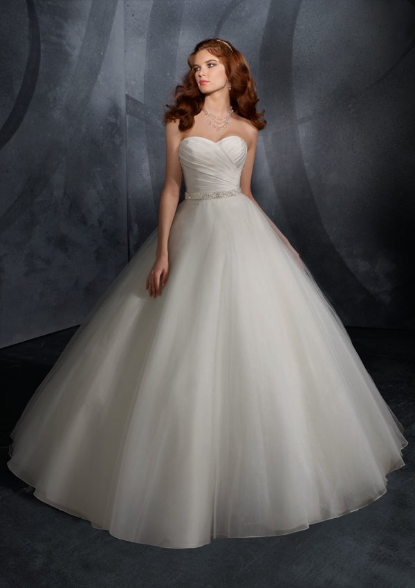 Elegant ball gown sweetheart floorlength wedding dress Crystal beading 