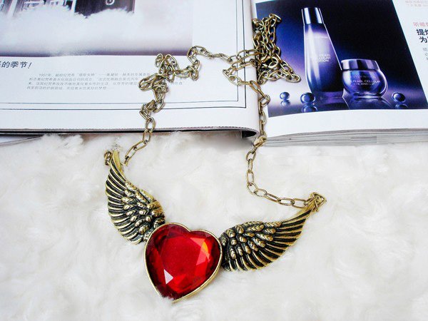Vintage Retro cute LOVE heart angle wings necklace