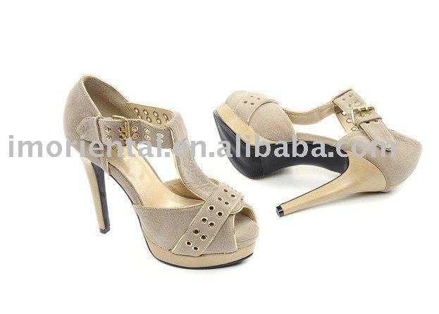 http://img.alibaba.com/wsphoto/v0/414844666/2011-sexy-women-high-heel-sandal-and-high-heels-pumps-1026.jpg