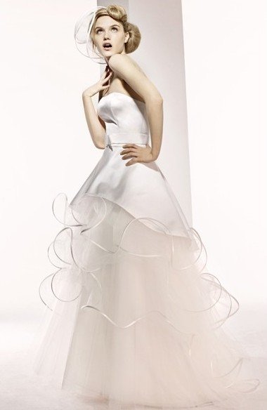 designer strapless bridal dress with organza ruffles elegant wedding gown 