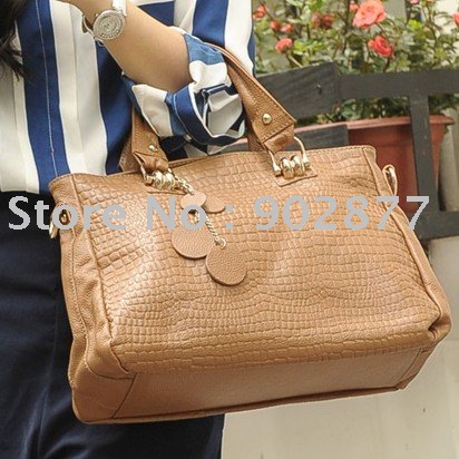 Courier Bags Women on 2012 01 13 Donnakaran Jpg Joyce Cuvler For 92nd Street Y Handbags On