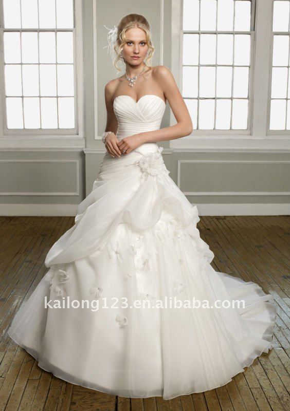 Elegant sweetheart flowers applique lace up wedding gown