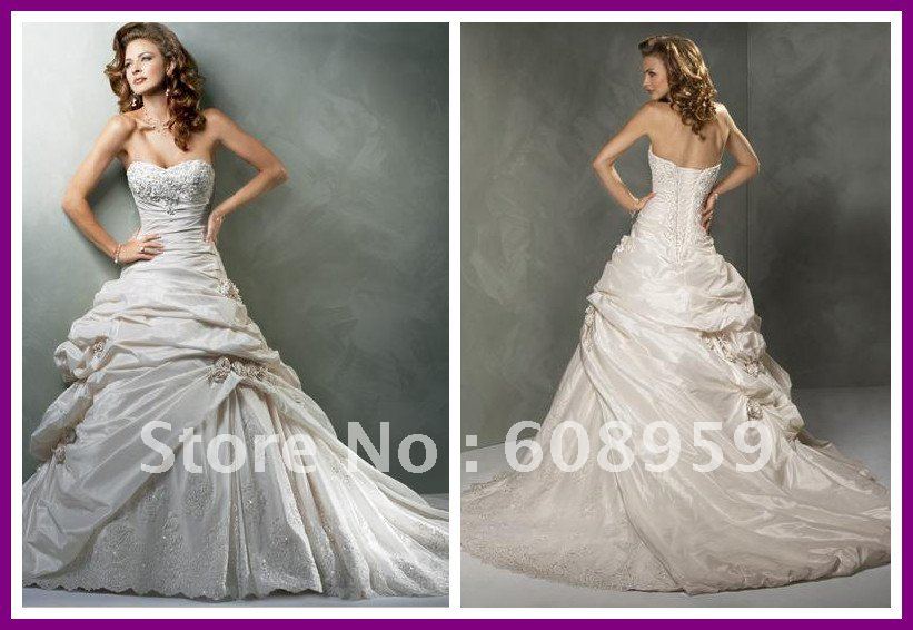 Ball Gowns Strapless Applique