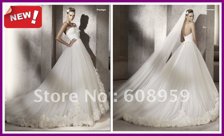 2012 Gorgeous Ball Gown Strapless Flowers Applique Tulle Bridal Gown Wedding