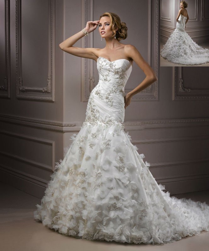 Intricate Sweetheart Dropped Flowers Beaded Lace Appliques Organza Chapel 