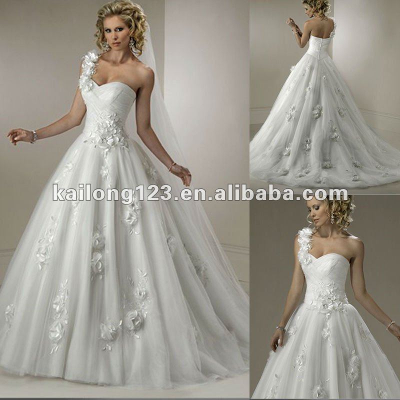 Fabulous Oneshoulder Appliqued Flower White Wedding Gown
