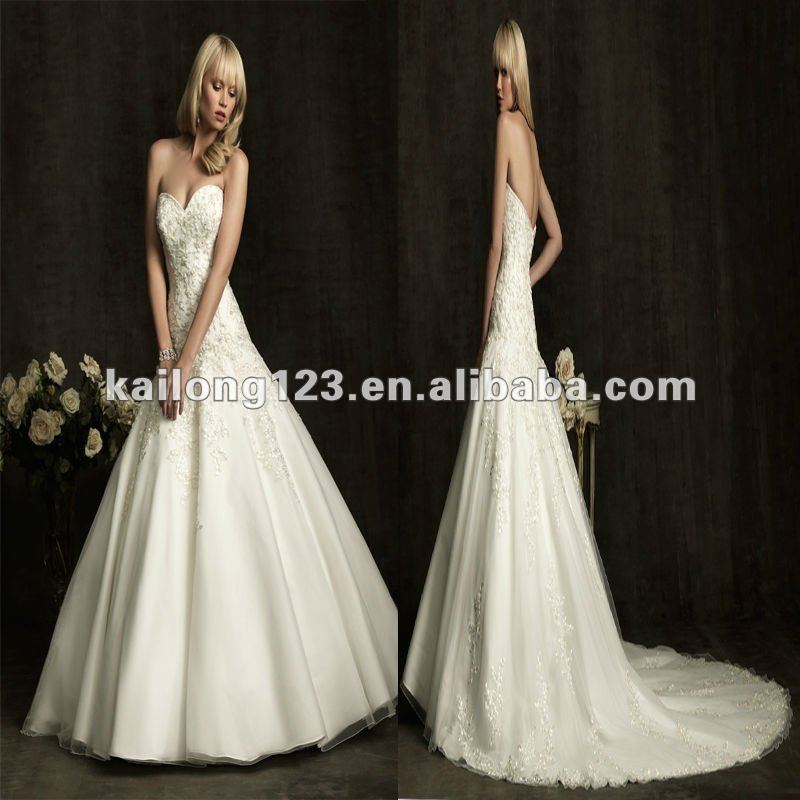 Sweetheart Ball Gown Chapel train Embroidered Lace Appliques On Net Wedding