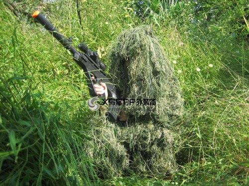 A-US-Marine-sniper-wearing-a-ghillie-sui