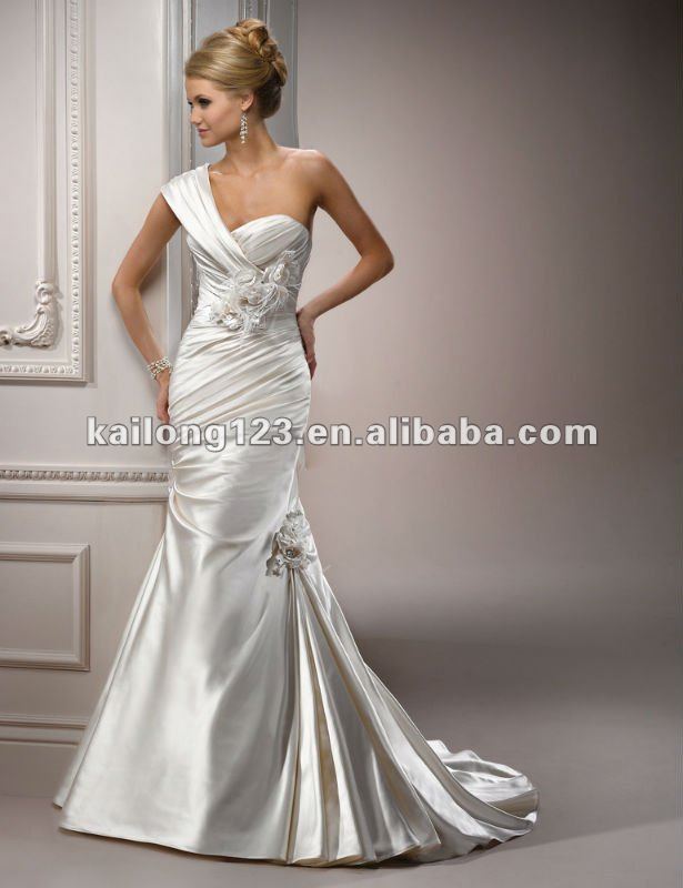  Fit and flare Mermaid Chapel Train Satin Flower Feathered Wedding Gowns