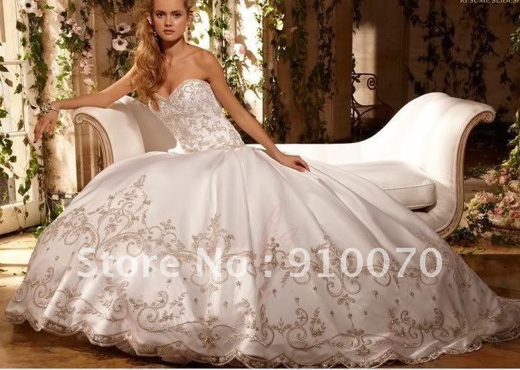 2012 Sweetheart Strapless Embroidery Satin Ball Gown Court Train Ball Gown 