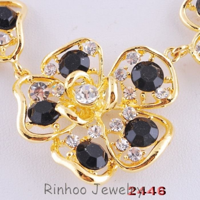 http://img.alibaba.com/wsphoto/v2/469026569_2/Fashion-Alloy-Rhinestone-Acrylic-Gold-plated-Jewelry-Set-2446.jpg